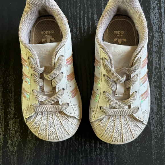 Toddler Girls Addidas Shoes - Picture 2 of 6